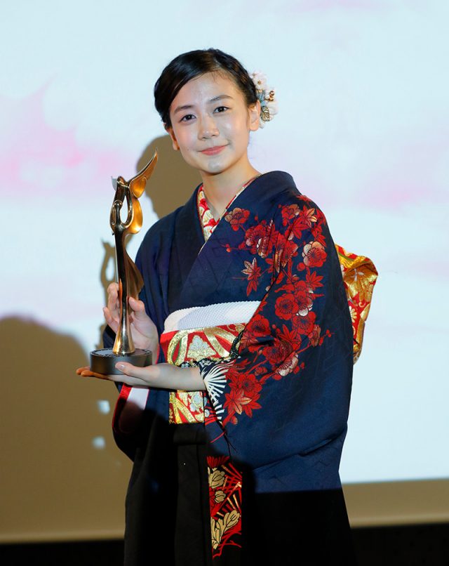 和服で授賞式に参加した千眼美子